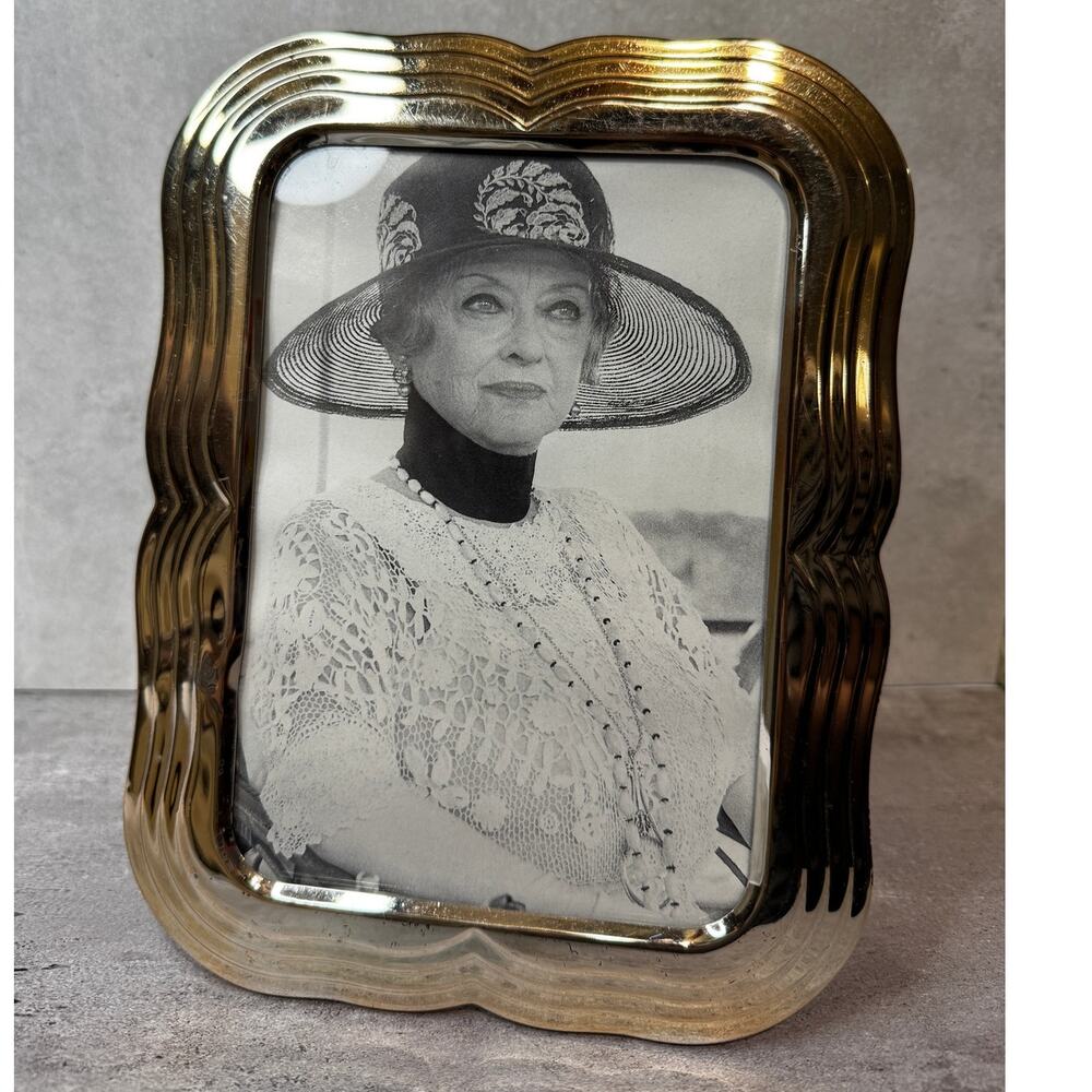 Vintage Gold Metal Picture Frame Wavy Scalloped Edge Hollywood Regency 5x7